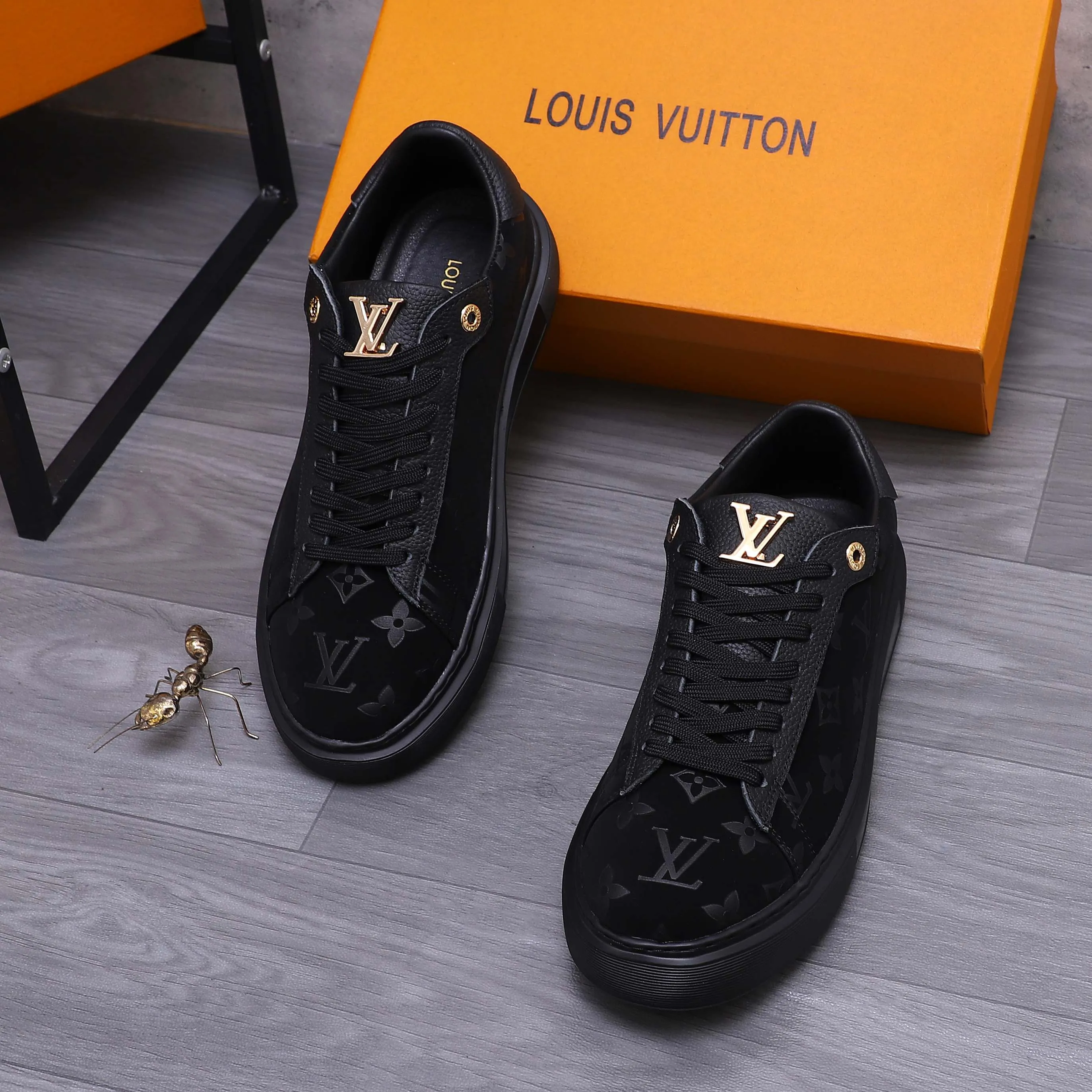 Men's shoes 💰442 Product trademark: LV [Louis Vuitton] Casual shoes True size. Size: 38-44 Product materials: Selected embossed frosted cowhide upper, sheepskin lining, cowhide insole, rubber outsole